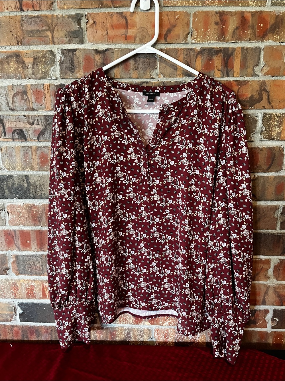 Ann Taylor Women’s Long Sleeve Floral Top Size: Large